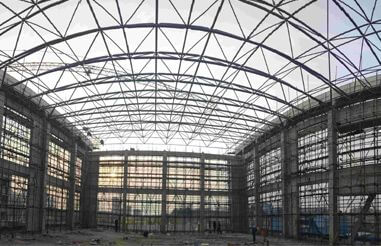 Construction of space truss structure gymnasium